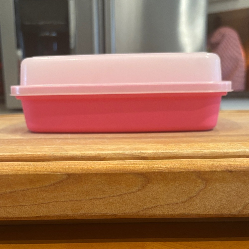 Tupperware Hot Pink Marinating Storage Container- 1.2 L
